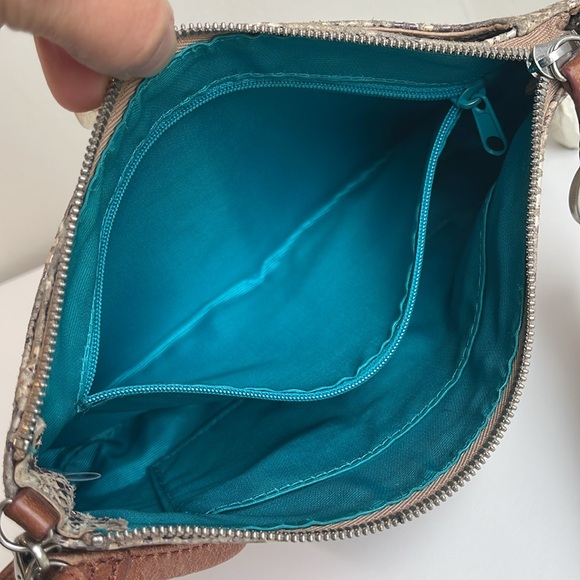 HOBO Leather Wristlet Shoulder Bag - Picture 6 of 16